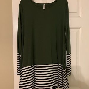 Plus size tunic with pockets